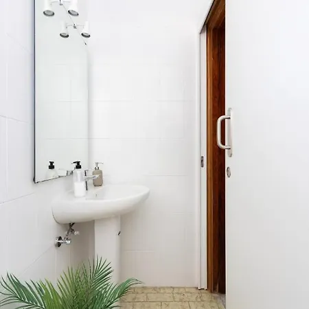 Eden 101 Surfy Stylish Bed&coffee